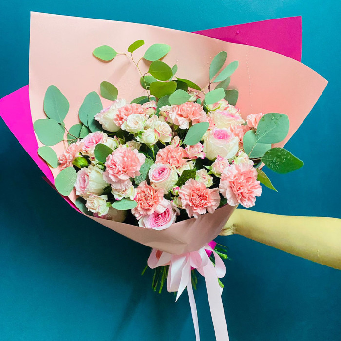 Букет Розовый Сад – Розы, Кустовые Розы, Гвоздики и Зелень — лучшие букеты на любой случай