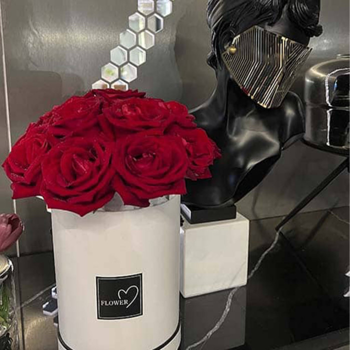 Букет Красных Роз в Коробке – 15 Красных Роз — нежные букеты по вашему вкусу